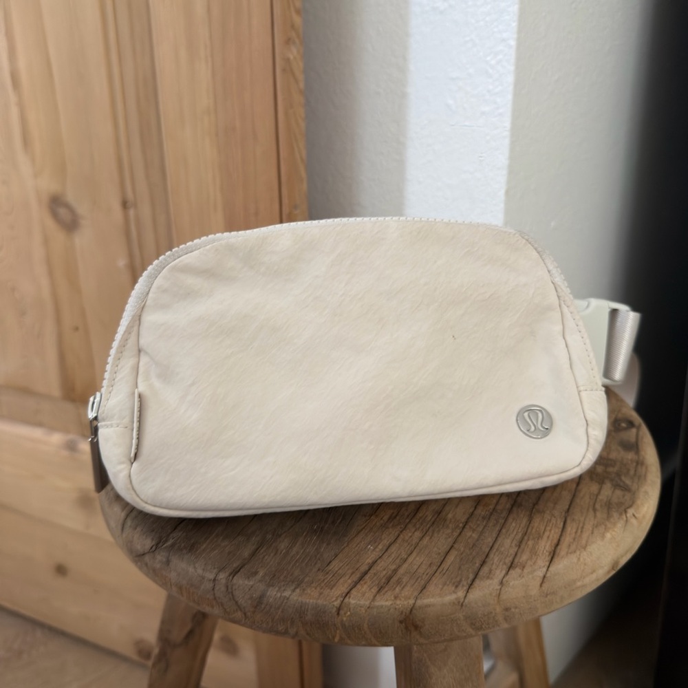lululemon light cream Belt Bag zip travel pouch